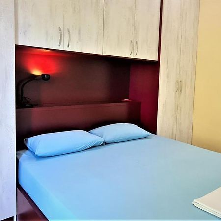2V1 - Blloku Mac Lägenhet Tirana Exteriör bild
