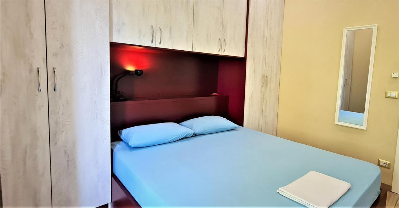 2V1 - Blloku Mac Lägenhet Tirana Exteriör bild