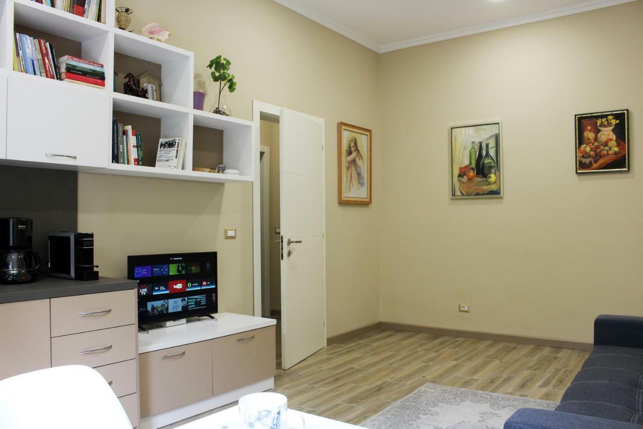2V1 - Blloku Mac Lägenhet Tirana Exteriör bild