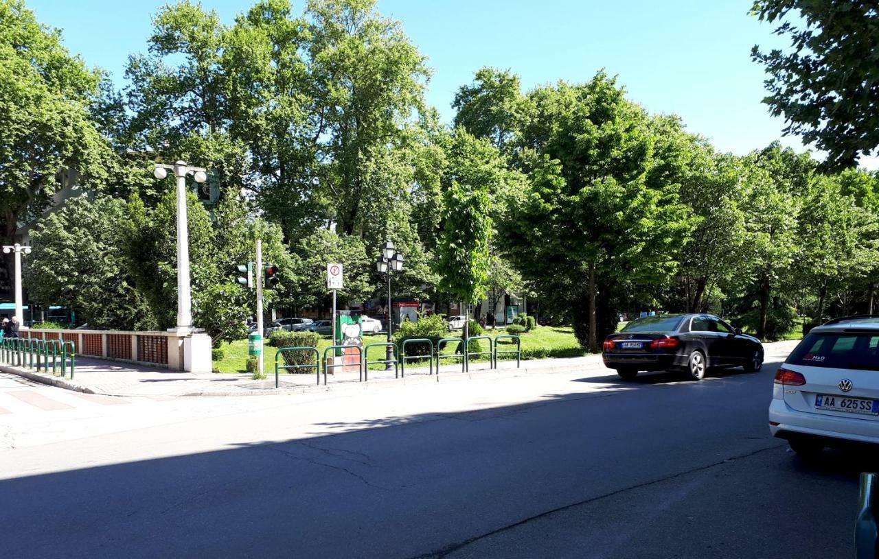 2V1 - Blloku Mac Lägenhet Tirana Exteriör bild